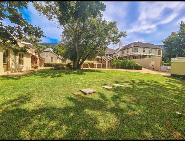 9 BEDROOM HOUSE FOR SALE IN CONSTANTIA